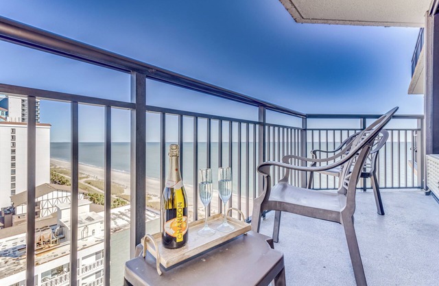 Winter Deals! Oceanview Suite w/Balcony, Pet Friendly Stay!