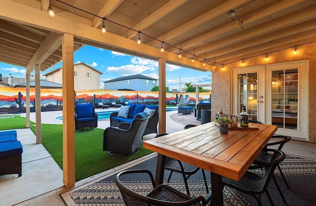 Winter Fun- Sleeps 16- Heated pool - optional