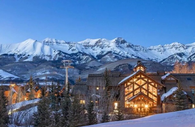 Winter Wonderland ski in out pool spa 360 views cozy with amenities galore!Lodge