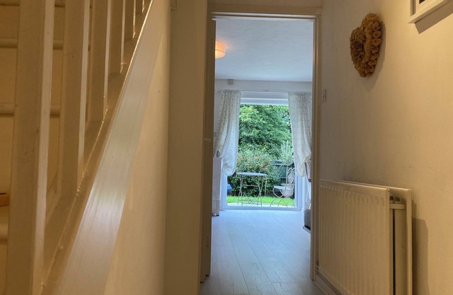 With Garden & Fast Access to Central London & Heathrow Airport