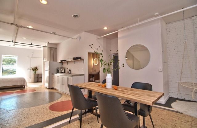 Wonder Honesdale-3rd floor-9 bed-6 baths–sleeps 20