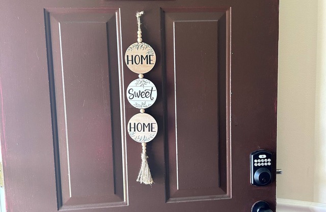 Wonderful 2-bedroom house charming ranch style home