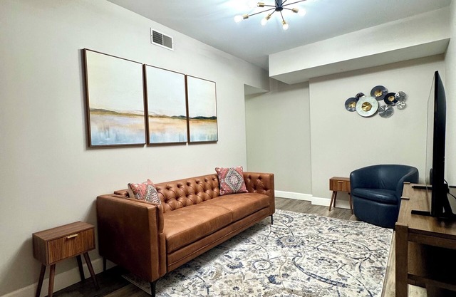 Wonderful 3bd/2ba condo with AC in Fort Sanders. One block from UTK!