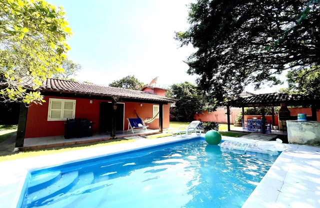 Wonderful 4 bedroom house and huge lounging area and pool near the beach