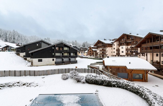 Wonderful appt view on the ski slopes, 4 ppl