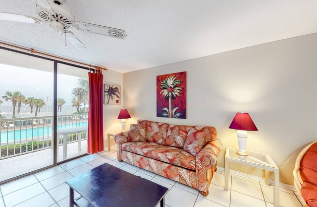 Wonderful beachfront vacation complex with private pool, WiFi, balcony & AC