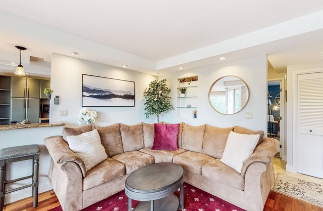 Wonderful Condo Close to Sugarbush Resort with Pool, Hot Tub, & WiFi