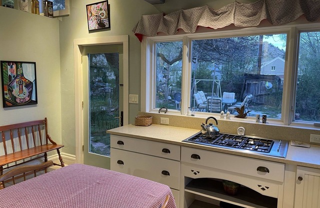 Wonderful family home that welcomes your family to sit and stay!