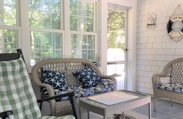 Wonderful freestanding 2BR residence in Harwich with large, enclosed yard near Thompson park.