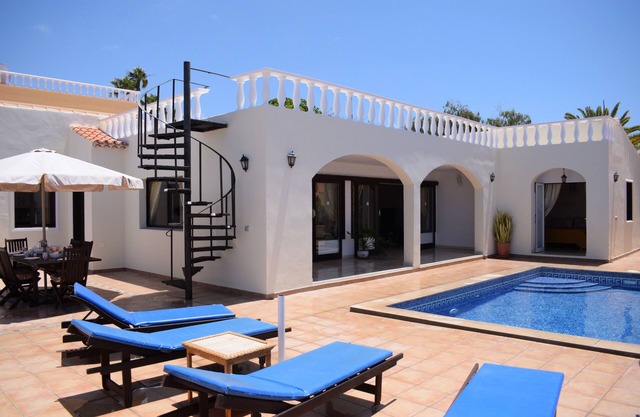 Wonderful Independent villa. heated pool, Costa Adeje.