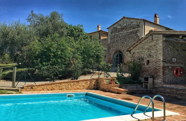 Wonderful private villa with A/C, WIFI, private pool, TV, patio, panoramic view, close to Montalcino