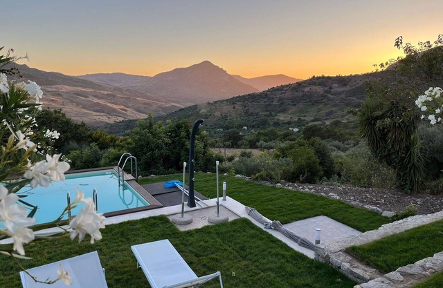 Wonderful private villa for 6 people with private pool, A/C, WIFI, TV, panoramic view and parking