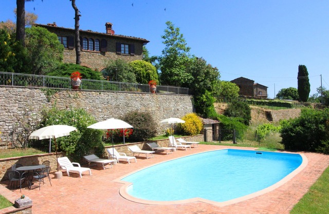 Wonderful private villa for 10 guests with private pool, WIFI, TV, pets allowed and parking