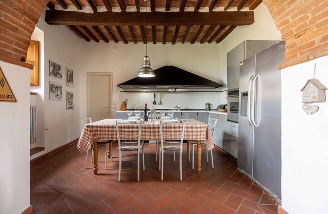 Wonderful private villa for 8 guests with A/C, WIFI, TV and veranda, close to Montepulciano