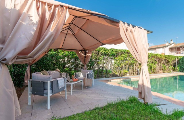 Wonderful private villa for 15 guests with hot tub, private pool, WIFI, TV and patio