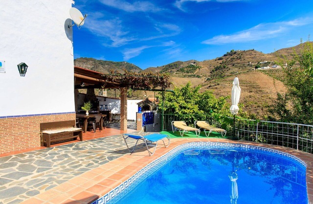 Wonderful private villa for 4 guests with private pool, WIFI, TV, terrace and pets allowed