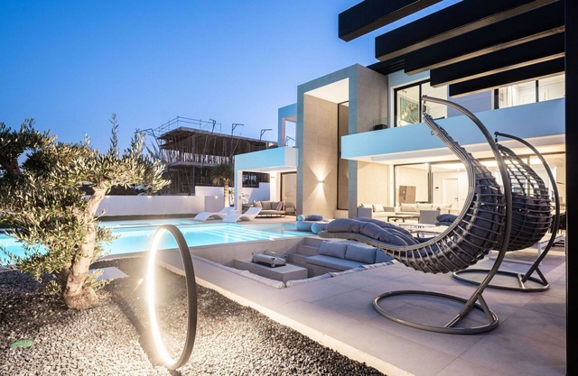 Wonderful private villa for 11 guests with A/C, hot tub, private pool, WIFI, TV and patio