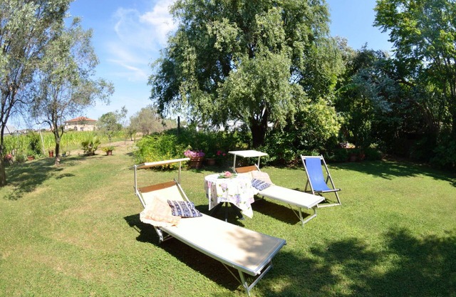 Wonderful private villa for 8 guests with A/C, WIFI, TV, patio and pets allowed