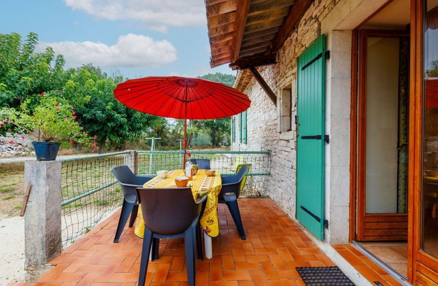 Wonderful private villa for 4 guests with TV, terrace, pets allowed and panoramic view