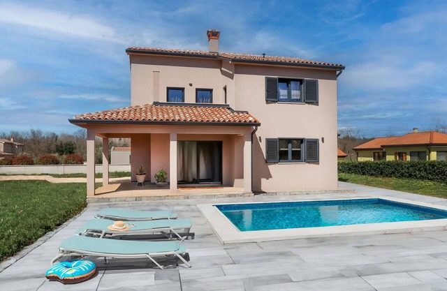 Wonderful private villa for 8 guests with private pool, A/C, WIFI, TV and terrace