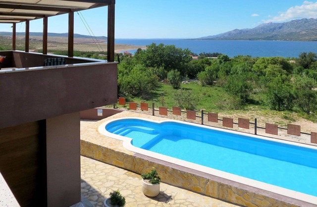 Wonderful private villa for 8 guests with WIFI, A/C, hot tub, private pool, TV, terrace and park.