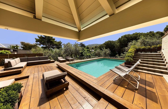 Wonderful private villa with private pool, WIFI, sauna, A/C, hot tub, TV, patio, close to Sorrento