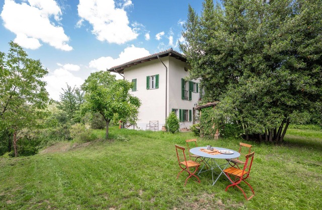 Wonderful private villa for 7 people with TV and balcony