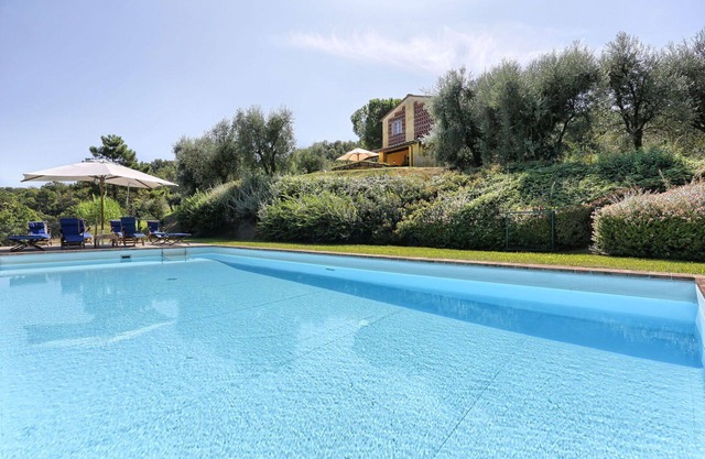 Wonderful private villa with WIFI, private pool, A/C, TV and panoramic view, close to Lucca
