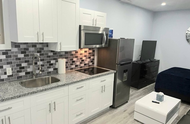 Wonderful studio with AC in North Lauderdale