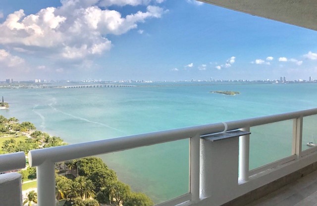Wonderful View of Biscayne Bay! 2/2 1100 sq ft & Parking