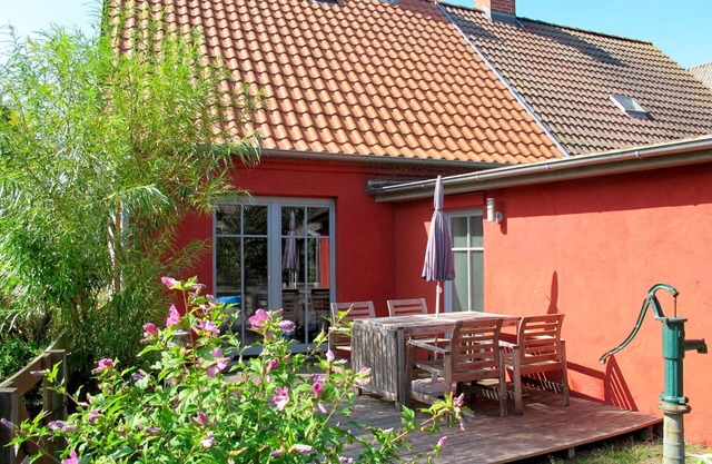 Wonderful villa for 5 guests with TV, terrace, pets allowed and parking