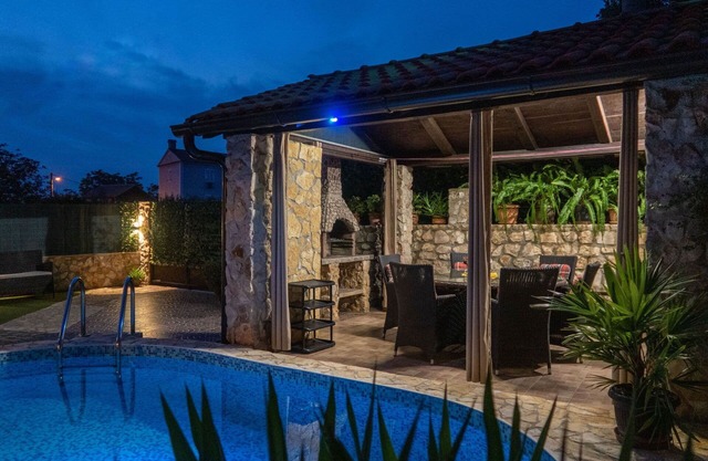 Wonderful villa for 6 guests with WIFI, hot tub, private pool, A/C, TV, terrace and pets allowed