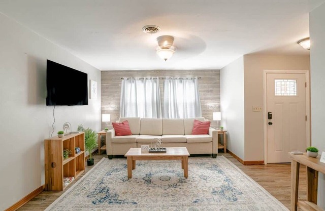 Wonderstruck on Wendover- 20 Mins to Downtown