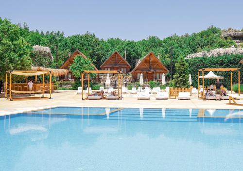 Wood Hills Hotel & Resort