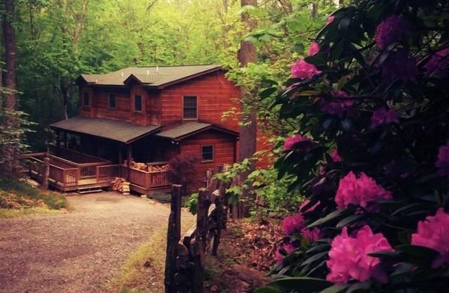 Wooded, Hot Tub, Lots of Deck, Private