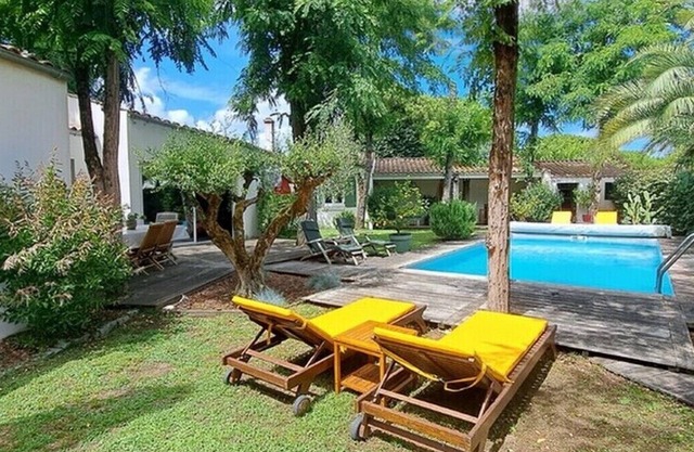 Wooded villa on Ile dóleron with private heated pool 6 persons max.