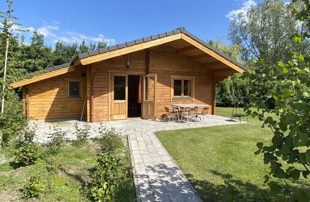 Wooden chalet for 6 people in a small holiday park in Ossenisse