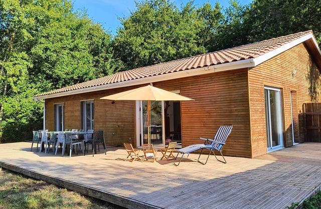Wooden house 4 bedrooms + Bikes between ocean and forest