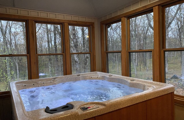 Woodland Cabin Getaway w/FirePit, HotTub, GameRoom Edit