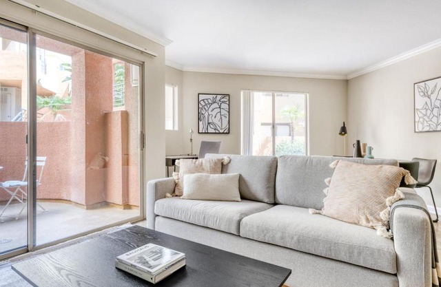 Woodland Hills 1BR w Gym WD Pool nr 101 LAX-683