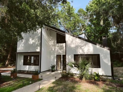 Woodland Reserve - Mini Golf, Home-Gym, and More! Only 10 Minutes from Downtown