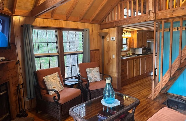 Woodsy and Private- Rustic Cabin