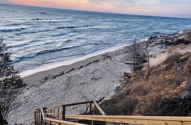 Woodsy Lake House @ Lake Michigan SPeCiaL 9/2-6 1000 <4 family members