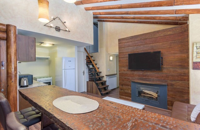 Woodvale - Three-Bedroom Apt in kfardebian