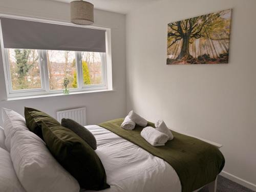 Woody Bank by GB Short Stays