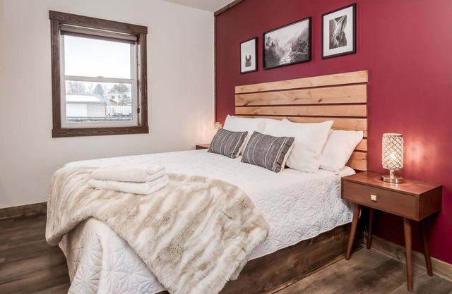 Work & Dine | Free Parking | Simple Comfort