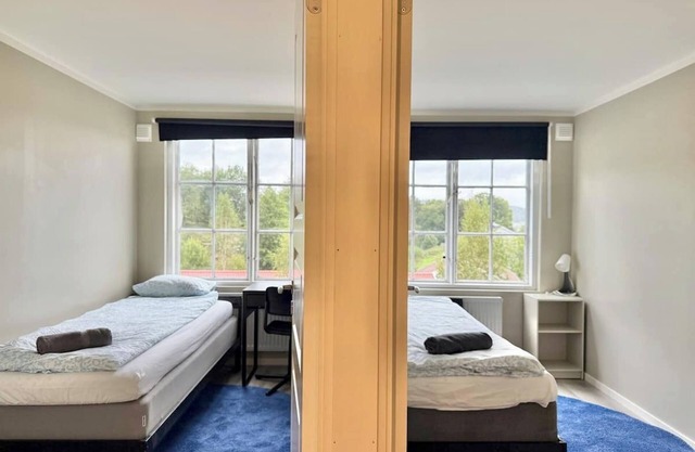 Workers Dream Base - 10BR - 14 Beds - 4 Bath