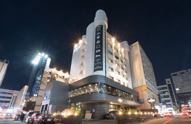 Workers Hotel Daejeon by Aank