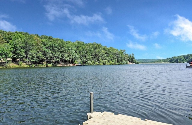 WOW! Lakefront Getaway. Fully Updated 3 Bedroom On Lake Brittany; Awesome Views!