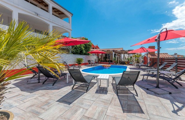 XXXL Villa Ancora with heated pool